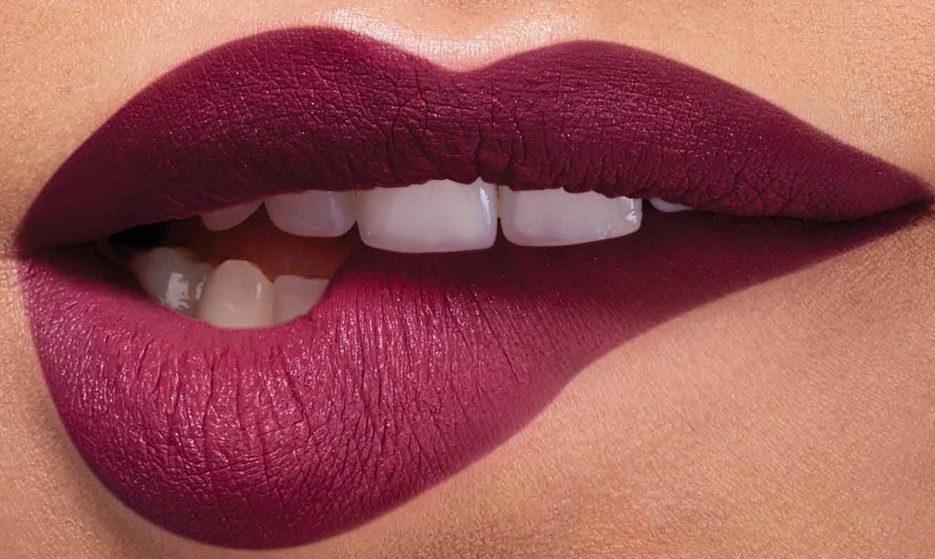 أحمر شفاه عصري وبراق… تعرفي عن الوانه