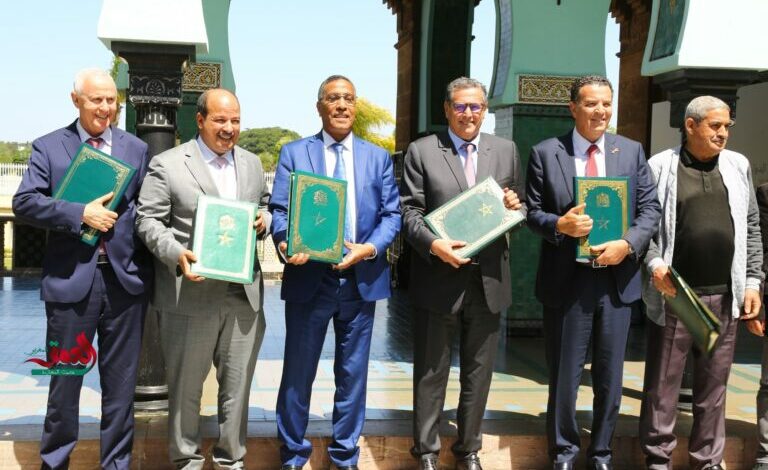 وقعت الحكومة والاتحاد العام لمقاولات المغرب والمركزيات النقابية الأكثر تمثيلية، اليوم السبت بالرباط، خلال اجتماع اللجنة العليا للحوار الاجتماعي