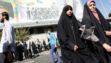 إيران اعتقال مراهقات لنزعهن الحجاب