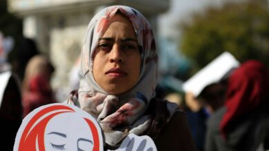 صورة النساء ضحايا العنف في غزة منسيات في نظر القانون