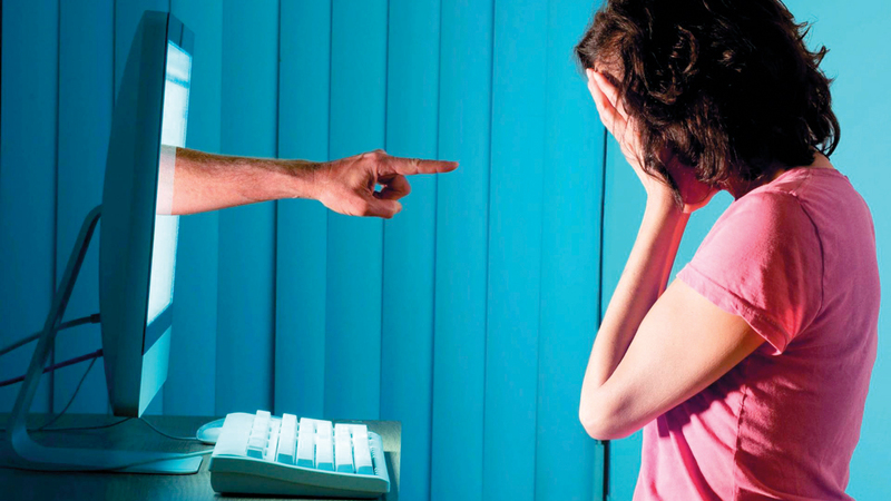 المضايقات عبر الإنترنت