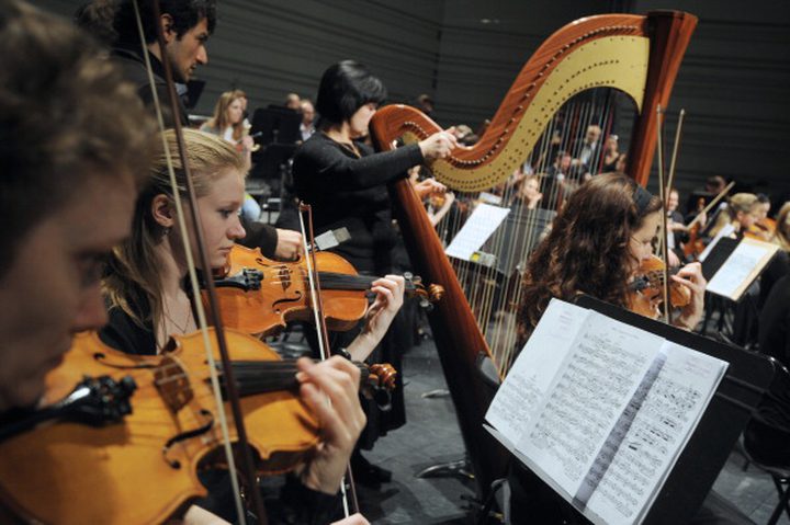 دراسة: الموسيقيون يشعرون بألم أقل من غيرهم