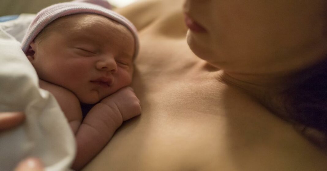 دراسة تكشف أثر “طريقة الكنغر” على أدمغة الأطفال المبتسرين