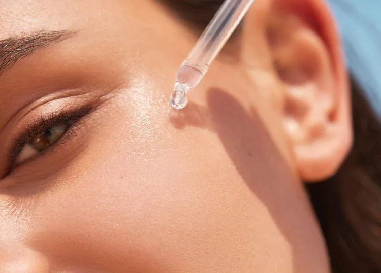 سيروم العناية بمحيط العين: الحل الأمثل للهالات السوداء