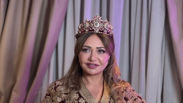 ليلى علوي تتألق بالقفطان المغربي