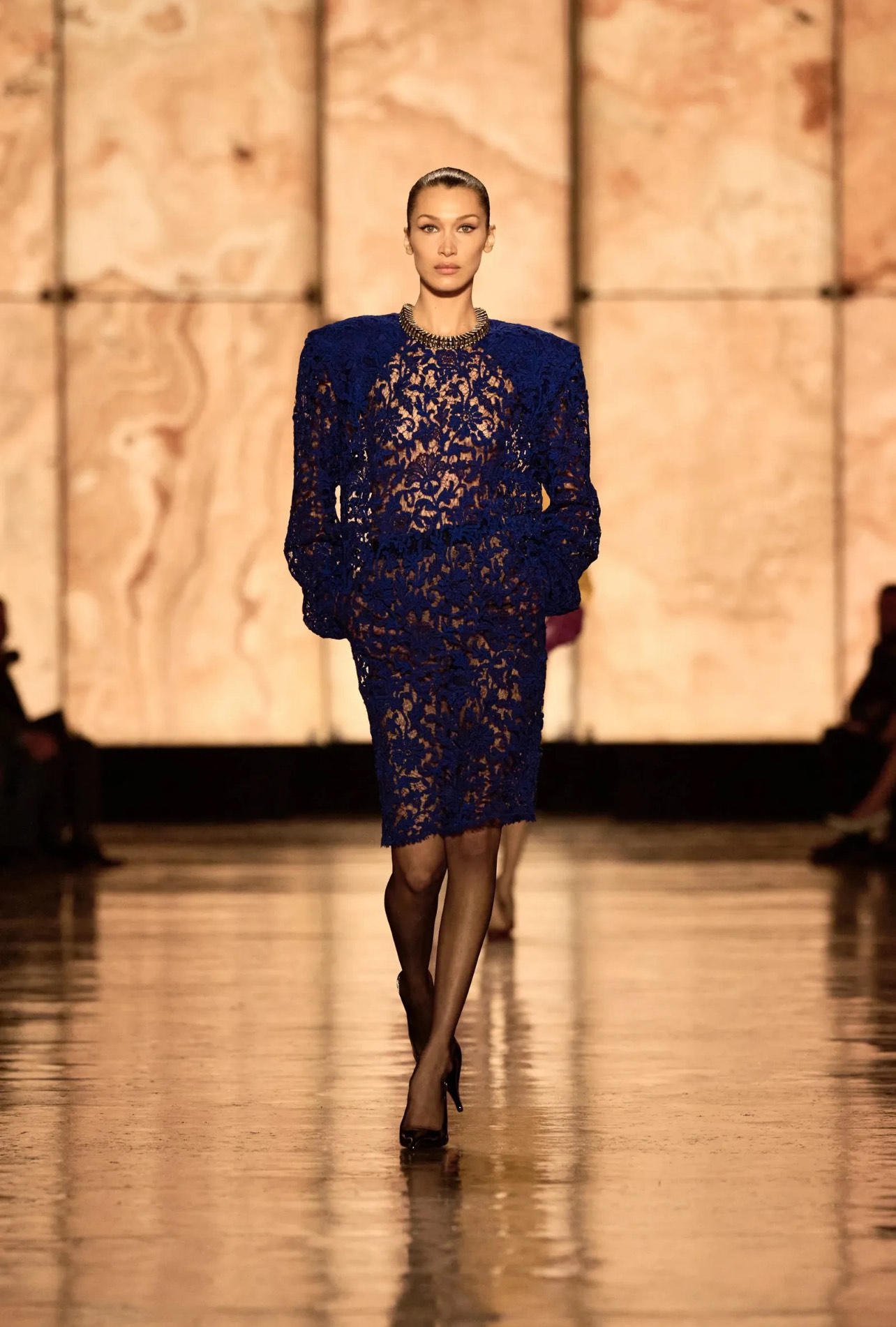 موضة الدانتيل خريف 2025