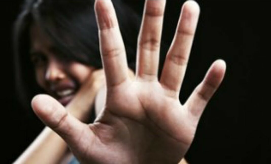 كشف حقيقة اثنتي عشرة خرافة عن العنف ضد النساء