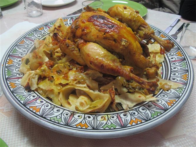 الرفيسة المغربية تتألق ضمن أفضل أطباق الدجاج في العالم