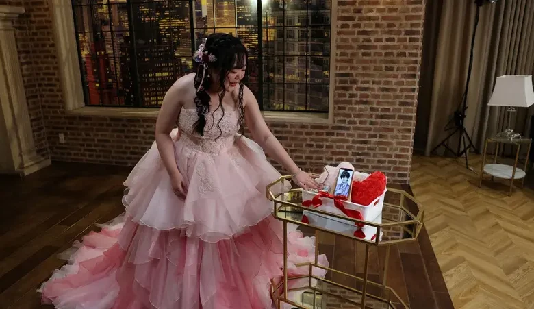 يابانية تتجاوز الواقع وتعلن زواجها روبوت