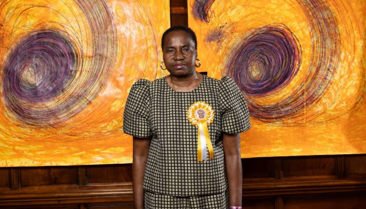 نينا كالو: فنانةٌ تكسر صمت الإقصاء وتحمل التوحّد إلى منصّة التتويج