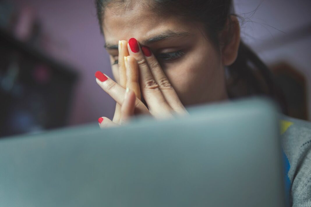 تصاعد العنف الإلكتروني ضد الصحافيات والناشطات في المجال العام