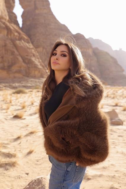 المعطف الفرو البني