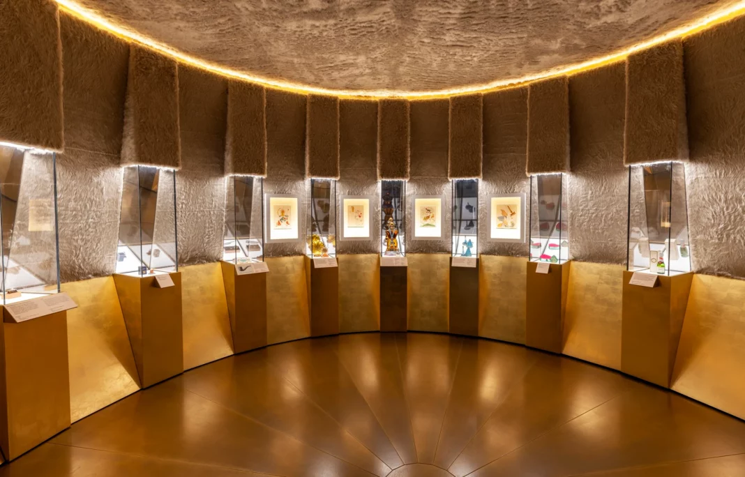 متحف فيكتوريا وألبرت يحتفي بسحر دار “سكياباريللي” للمرة الأولى في المملكة المتحدة دار سكياباريللي