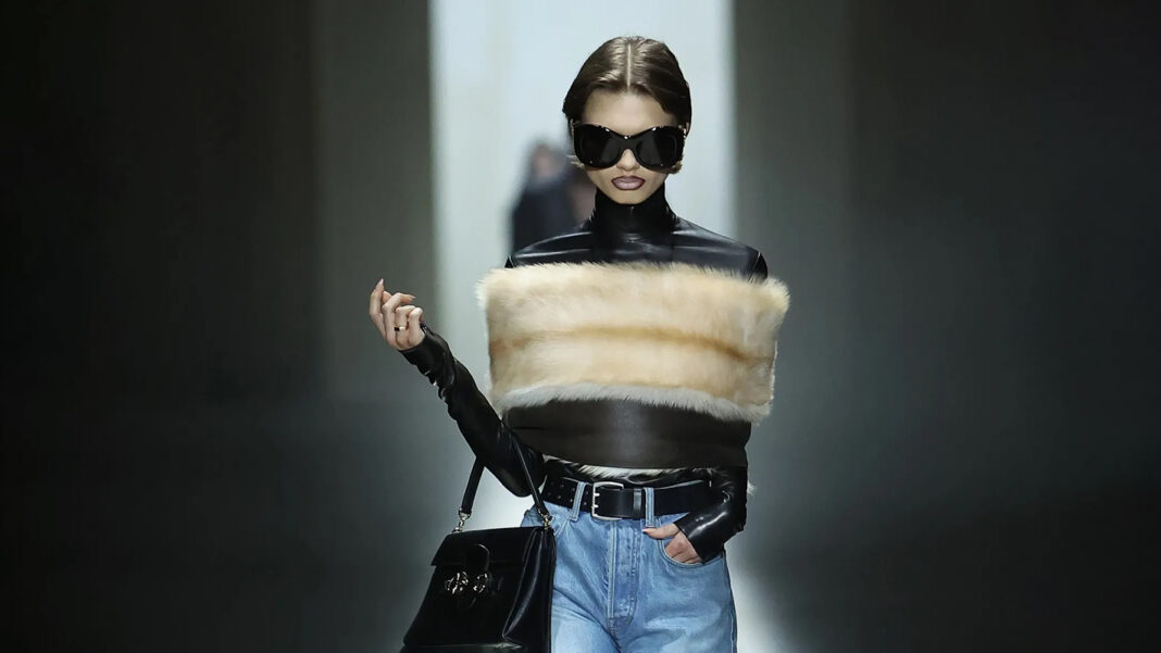 وشاح الأكتاف بالفرو