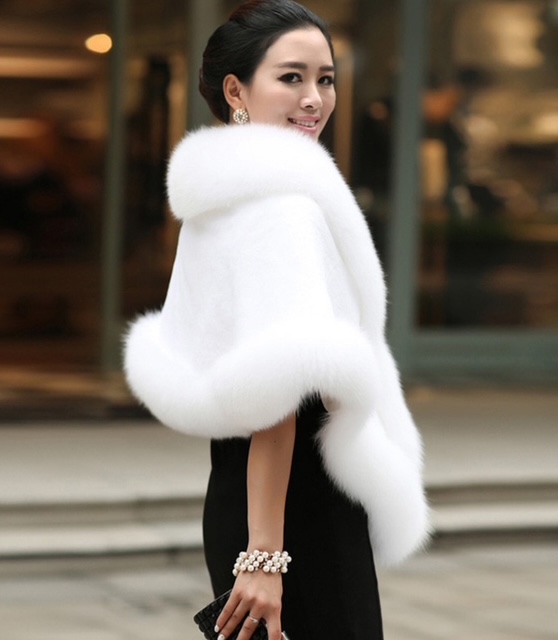 وشاح الأكتاف بالفرو