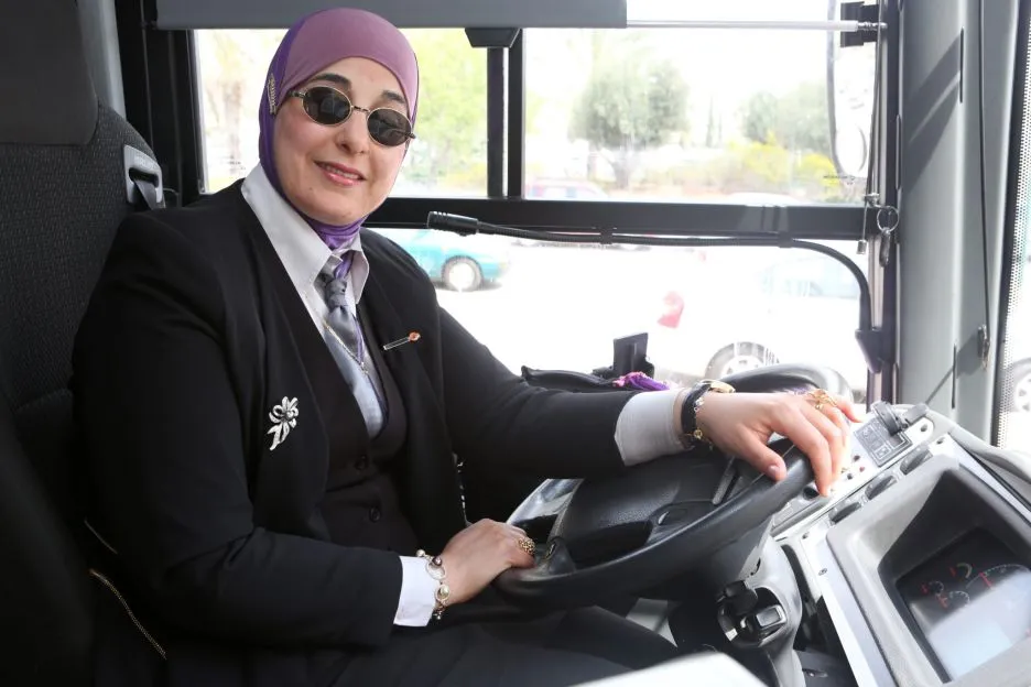 نساء خلف المقود