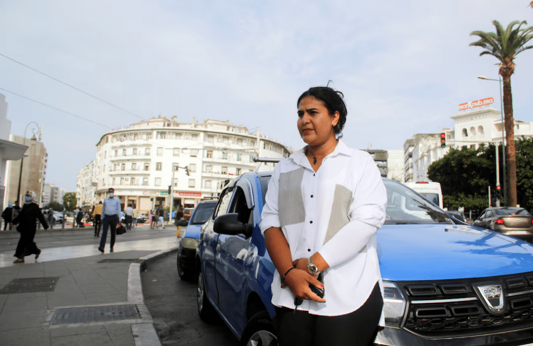 رحلة المرأة المغربية مع السيارة المرأة المغربية والسيارة